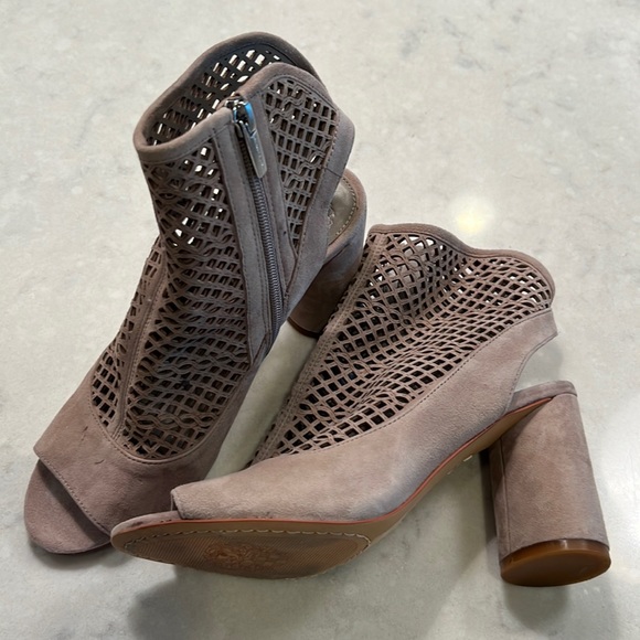 Vince Camuto Gerby Chateau True Suede Perforated Open Toe Heel Bootie 7 1/2 - Picture 1 of 6